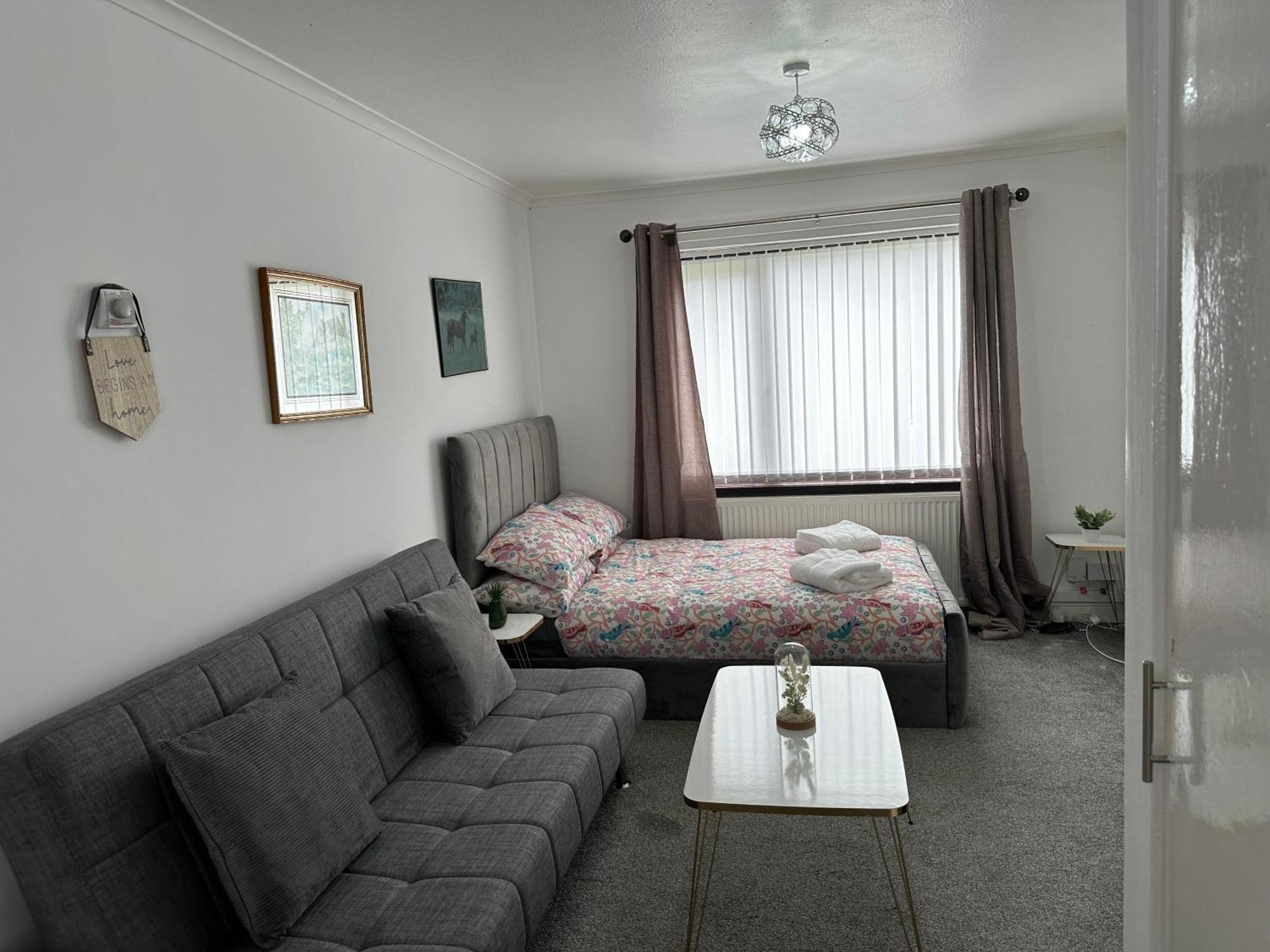Lovely 3 Bedroom House Close To City Centre 彼得利 外观 照片